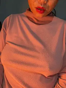 Snapshot of Laura8910 chatting on December 6, 2024, 6:48 am Laura8910 online show from December 6, 2024, 6:48 am