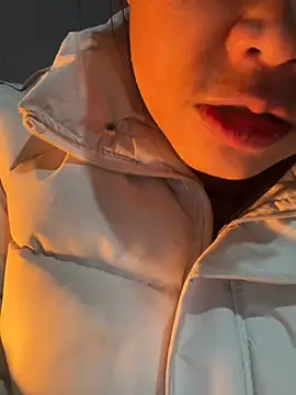 Snapshot of Laura8910 chatting on December 12, 2024, 4:48 am Laura8910 online show from December 12, 2024, 4:48 am