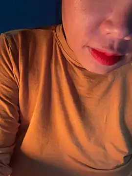 Snapshot of Laura8910 chatting on December 12, 2024, 12:01 pm Laura8910 online show from December 12, 2024, 12:01 pm