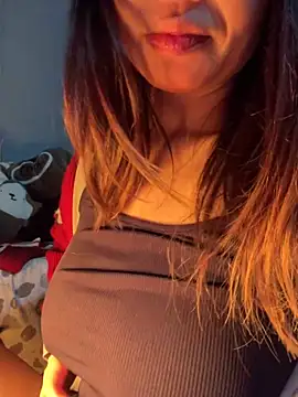 Snapshot of Laura8910 chatting on January 17, 2025, 12:42 pm Laura8910 online show from January 17, 2025, 12:42 pm