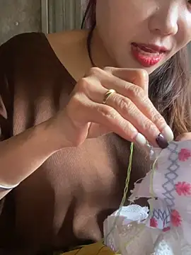 Snapshot of Laura8910 chatting on March 21, 2025, 5:21 am Laura8910 online show from March 21, 2025, 5:21 am