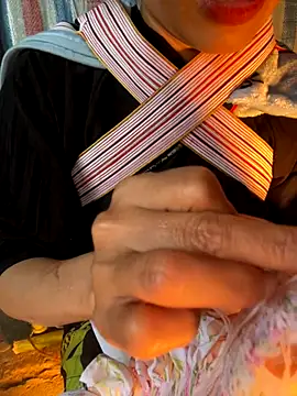 Snapshot of Laura8910 chatting on October 27, 2025, 9:57 am Laura8910 online show from October 27, 2025, 9:57 am