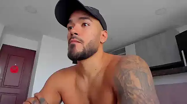 Snapshot of Alexander_Martines chatting on December 30, 2024, 8:58 pm Alexander Martines online show from December 30, 2024, 8:58 pm