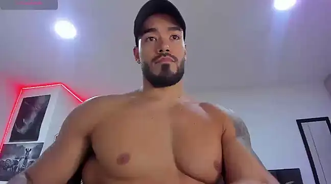 Snapshot of Alexander_Martines chatting on January 13, 2025, 10:24 pm Alexander Martines online show from January 13, 2025, 10:24 pm