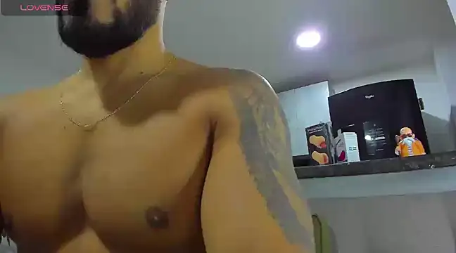Snapshot of Alexander_Martines chatting on February 14, 2025, 11:42 pm Alexander Martines online show from February 14, 2025, 11:42 pm