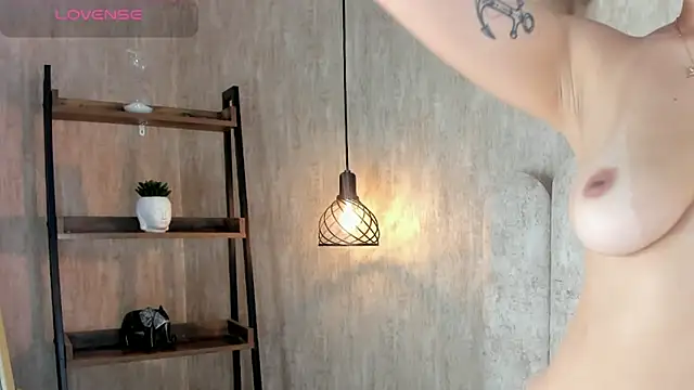 Miaa Palmer online show from March 21, 2026, 8:34 pm