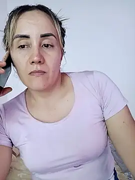 Isabel23zr online show from November 4, 2025, 2:38 pm