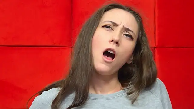 Snapshot of AliceMunro chatting on February 5, 2025, 9:40 pm AliceMunro online show from February 5, 2025, 9:40 pm