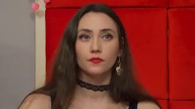 Snapshot of AliceMunro chatting on February 18, 2025, 10:58 pm AliceMunro online show from February 18, 2025, 10:58 pm