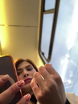 Snapshot of Accole chatting on December 8, 2024, 6:33 am Accole online show from December 8, 2024, 6:33 am