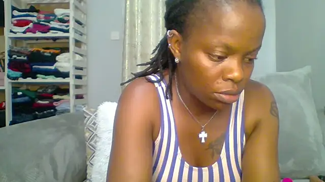 Petite 254 online show from September 19, 2025, 12:17 pm