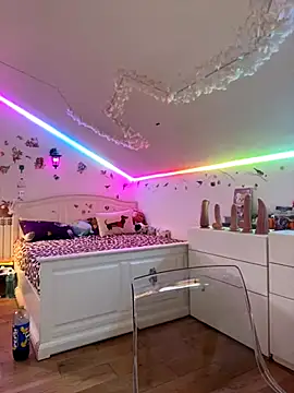 Snapshot of SelenaBee chatting on October 11, 2025, 7:51 am SelenaBee online show from October 11, 2025, 7:51 am