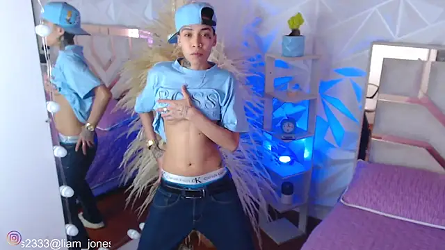 Jonesliam23 online show from September 18, 2025, 7:27 pm