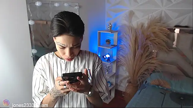 Jonesliam23 online show from October 28, 2025, 10:34 pm