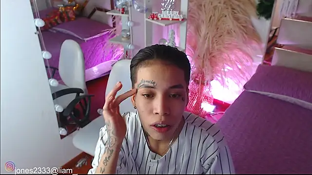 Jonesliam23 online show from December 18, 2025, 7:20 pm