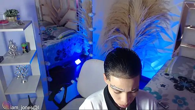 Jonesliam23 online show from March 12, 2026, 7:42 pm