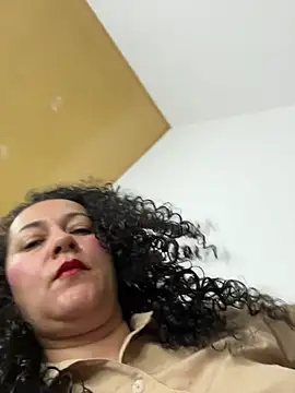 luisa curli online show from December 23, 2025, 4:21 am