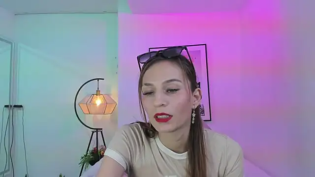 Snapshot of Tamara_slimx chatting on February 6, 2025, 3:37 am Tamara slimx online show from February 6, 2025, 3:37 am