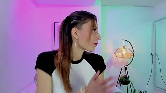 Snapshot of Tamara_slimx chatting on March 1, 2025, 4:04 am Tamara slimx online show from March 1, 2025, 4:04 am