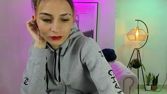 Snapshot of Tamara_slimx chatting on March 23, 2025, 3:43 am Tamara slimx online show from March 23, 2025, 3:43 am