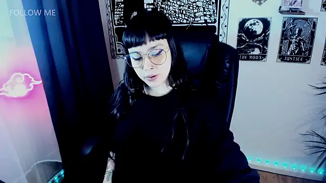 Demongirl6666 online show from December 19, 2025, 9:11 pm