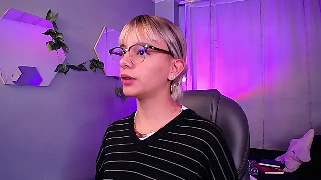 Snapshot of peyton_golden1 chatting on October 29, 2025, 3:42 am peyton golden1 online show from October 29, 2025, 3:42 am