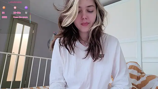 Snapshot of Vanessa_Walters chatting on March 11, 2026, 4:18 am Vanessa Walters online show from March 11, 2026, 4:18 am