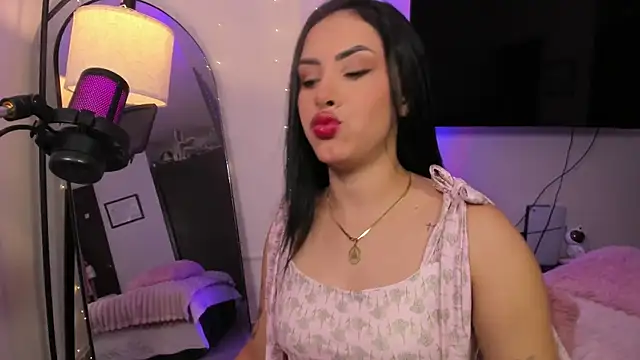 Snapshot of Maya_Bluee chatting on July 19, 2026, 4:05 am Maya Bluee online show from July 19, 2026, 4:05 am