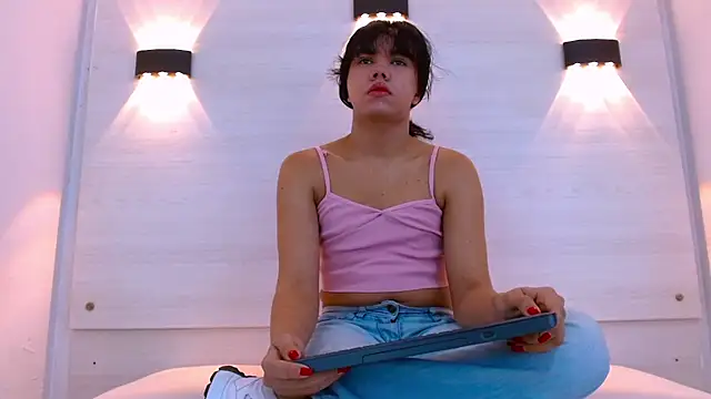 AndreaGil  online show from December 15, 2025, 1:15 pm