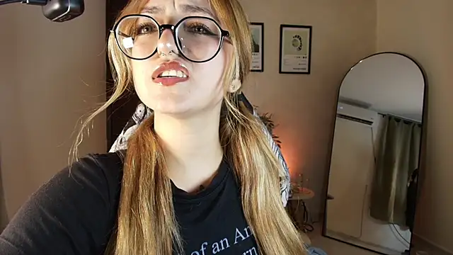 SweetJennaa online show from June 1, 2026, 12:12 am