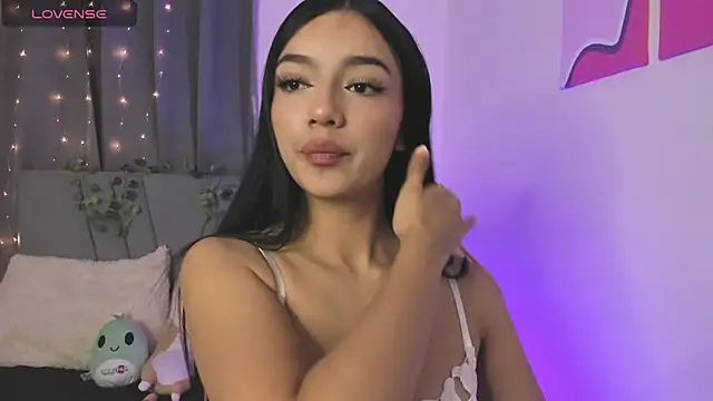 Snapshot of emy_bonita1 chatting on December 3, 2024, 2:25 am emy bonita1 online show from December 3, 2024, 2:25 am