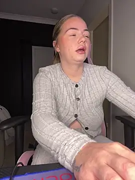 chelsiekink3 online show from December 16, 2024, 1:21 am