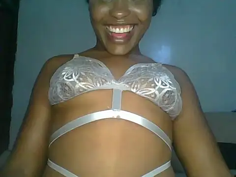 Candykitten online show from March 12, 2026, 5:19 pm