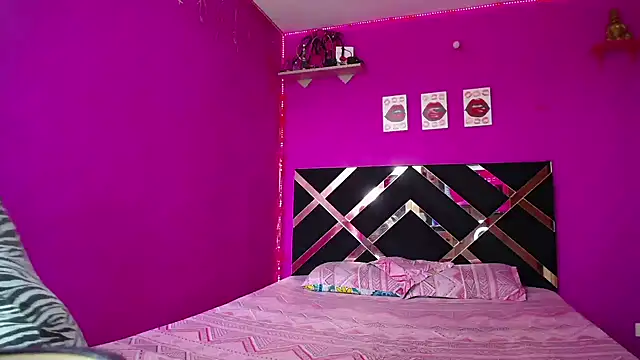 Snapshot of Zaratattoox chatting on February 6, 2025, 8:13 pm Zaratattoox online show from February 6, 2025, 8:13 pm