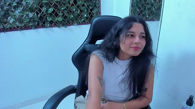 Snapshot of Megan_Whitte chatting on February 27, 2025, 10:26 am Megan Whitte online show from February 27, 2025, 10:26 am