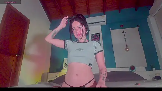 ariana-white- online show from October 29, 2025, 7:43 am