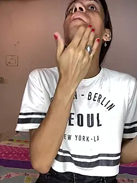 AlexaWarner online show from June 24, 2026, 7:35 pm