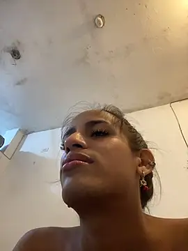 AlexaWarner online show from August 5, 2026, 10:33 pm