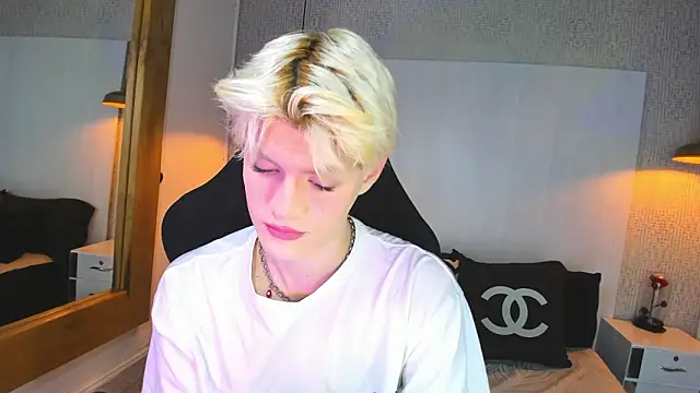 Snapshot of VladHellsing4 chatting on February 25, 2026, 1:54 pm VladHellsing4 online show from February 25, 2026, 1:54 pm