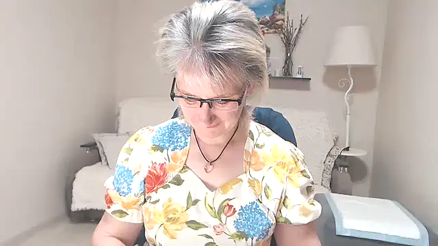 Snapshot of FleurMays chatting on June 21, 2026, 4:26 am FleurMays online show from June 21, 2026, 4:26 am