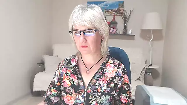 Snapshot of FleurMays chatting on June 25, 2026, 5:12 am FleurMays online show from June 25, 2026, 5:12 am