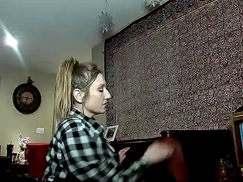 Snapshot of lilyhornyhousewife chatting on December 3, 2024, 11:44 am lilyhornyhousewife online show from December 3, 2024, 11:44 am