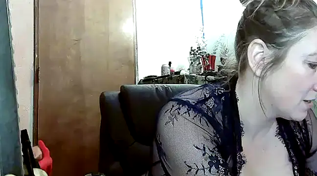 Snapshot of lilyhornyhousewife chatting on December 16, 2024, 4:55 am lilyhornyhousewife online show from December 16, 2024, 4:55 am