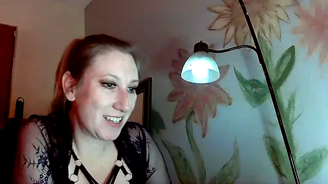 Snapshot of lilyhornyhousewife chatting on December 29, 2024, 11:18 am lilyhornyhousewife online show from December 29, 2024, 11:18 am