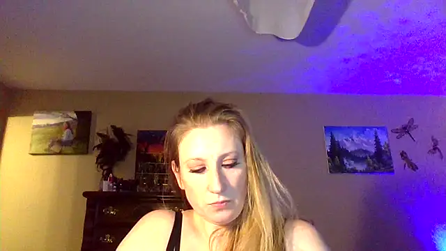 Snapshot of lilyhornyhousewife chatting on January 13, 2025, 3:23 am lilyhornyhousewife online show from January 13, 2025, 3:23 am