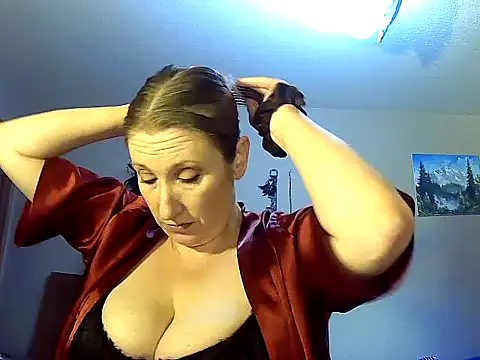 Snapshot of lilyhornyhousewife chatting on January 31, 2025, 2:04 am lilyhornyhousewife online show from January 31, 2025, 2:04 am