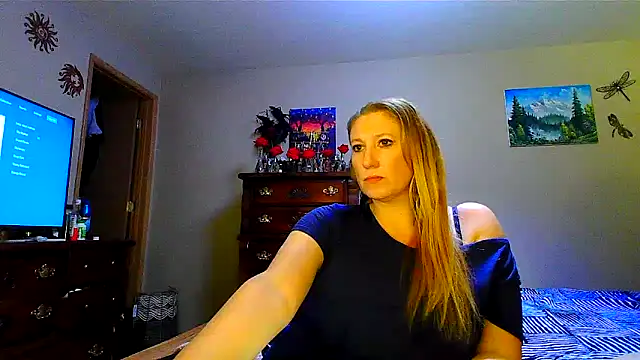 Snapshot of lilyhornyhousewife chatting on February 2, 2025, 12:35 pm lilyhornyhousewife online show from February 2, 2025, 12:35 pm