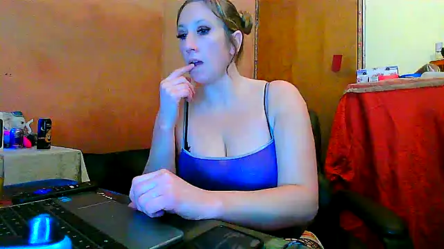 Snapshot of lilyhornyhousewife chatting on February 9, 2025, 4:46 am lilyhornyhousewife online show from February 9, 2025, 4:46 am