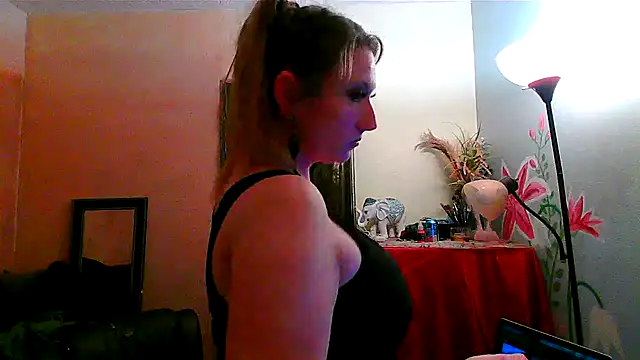 Snapshot of lilyhornyhousewife chatting on February 12, 2025, 12:01 pm lilyhornyhousewife online show from February 12, 2025, 12:01 pm