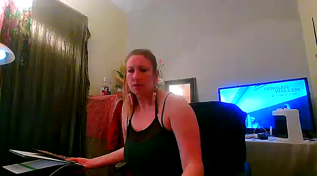 Snapshot of lilyhornyhousewife chatting on March 18, 2025, 8:14 am lilyhornyhousewife online show from March 18, 2025, 8:14 am